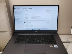 Huawei MateBook D 15. 15.6", 2,1����, ��� 8 ��, ���� 256���, WiFi, Bluetooth, ����������� �� 7��. ����