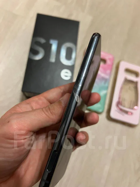 Samsung Galaxy S10e. �/�, 3G, 4G LTE, NFC ����
