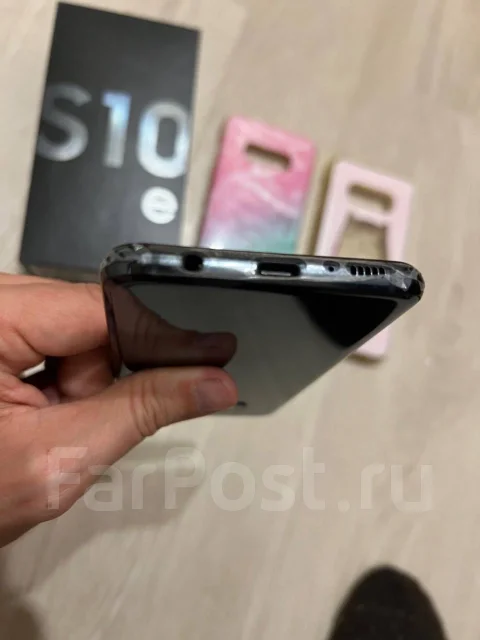 Samsung Galaxy S10e. �/�, 3G, 4G LTE, NFC ����