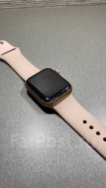 Apple Watch SE. GPS, NFC, IP67 ����