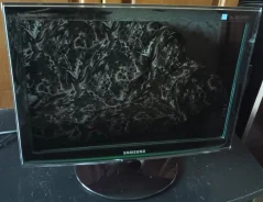 Samsung. 20", ���������� �� (LCD, LED, QLED) ����