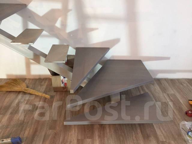 Обшивка каркаса металлической лестницы деревом. изготовление установка ...