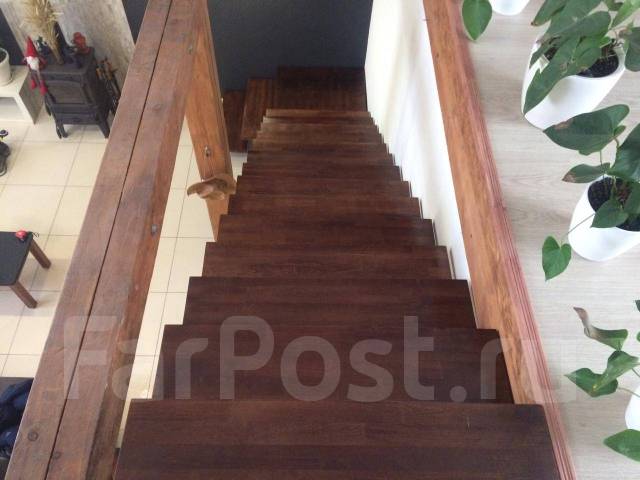 Обшивка каркаса металлической лестницы деревом. изготовление установка ...