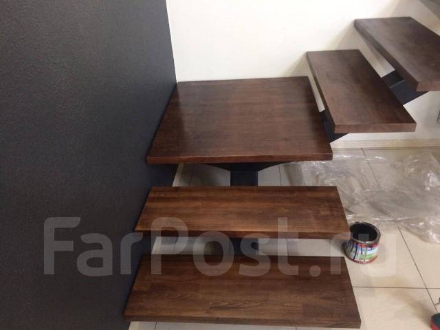 Обшивка каркаса металлической лестницы деревом. изготовление установка ...