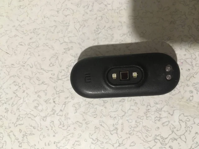 Xiaomi Mi Band 5 ����
