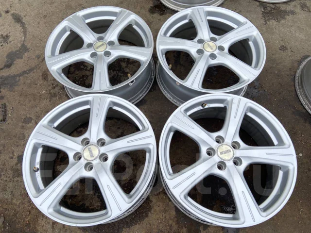 Комплект литых дисков Reverline R17 5x100 - Диски во Владивостоке