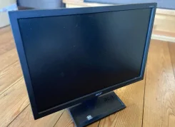 Acer. 19" ����