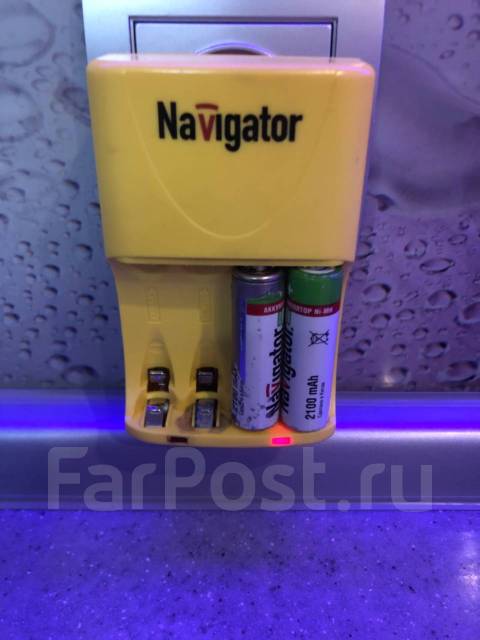 Зарядное устройство для аккумуляторных батареек - Аксессуары в Уссурийске