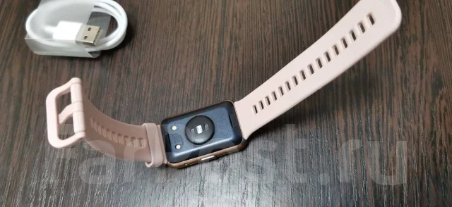 Huawei Watch Fit. GPS, IP67 ����