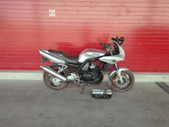 Yamaha FZ 400 ����