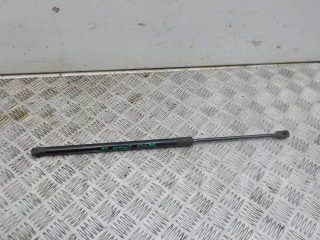 Амортизатор крышки багажника ссангйонг актион нью размеры. Задние амортизаторы крышки багажника саньенг. Амортизатор крышки багажника саньенг. Картридж амортизатора санг енг актион. Амортизатор багажника актион.