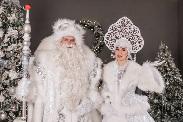 Дед Мороз и Снегурочка на Новый год: чудеса случаются, если верить!