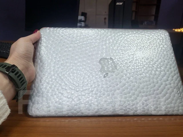 Apple MacBook Air 11. 11", 1,6����, ��� 2048 ��, ���� 60���, WiFi: 1, Bluetooth: 1 ����