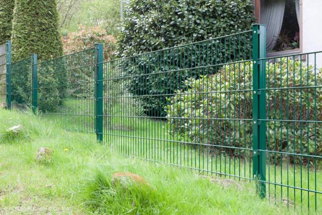 Установка забора из 3D сетки ! Строительство во Владивостоке