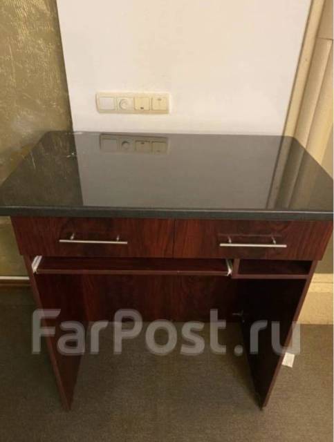 Стол-стойка (ресепшн) 1000*600*1100, б/у, в наличии. Цена: 5 000₽ во ...