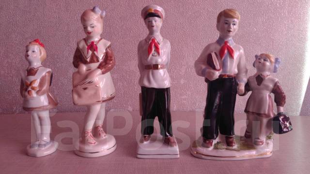 Фарфоровые статуэтки Пионеры - Антиквариат во Владивостоке