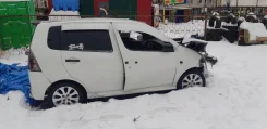 Daihatsu YRV. M211G ����