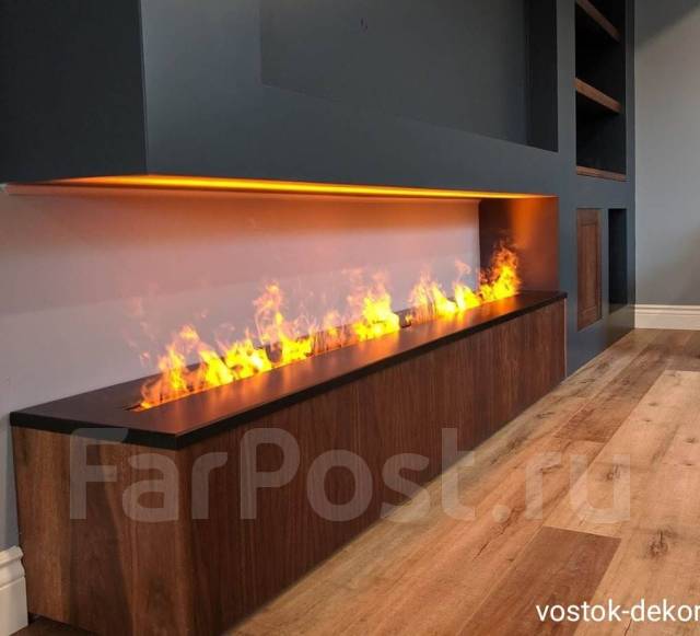 кирпичный камин с живым огнем в гостиной