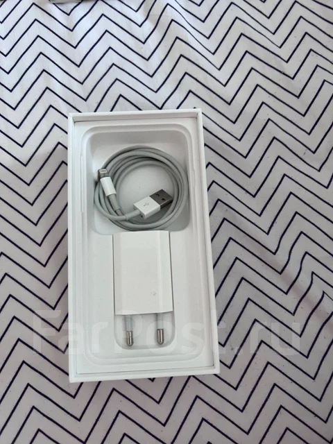 Apple iPhone SE 2020. �/�, ������ ����