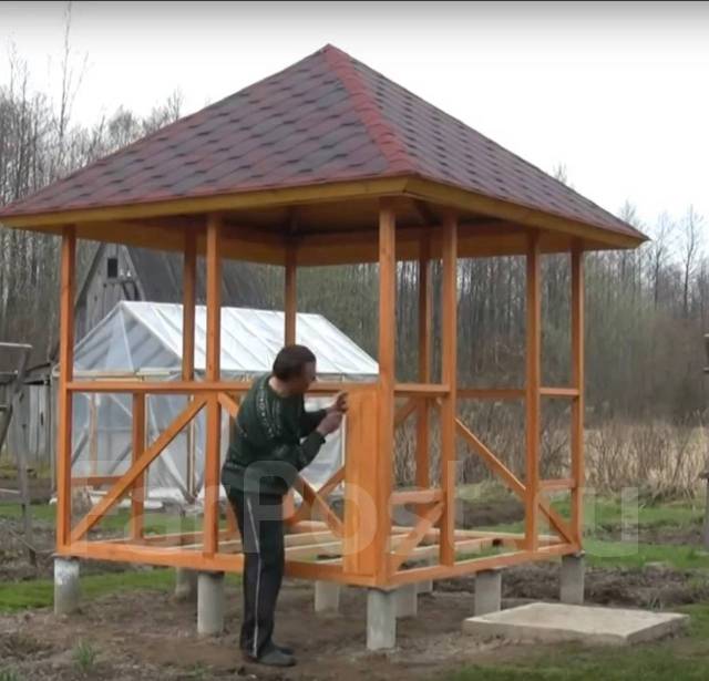 Беседку на даче свими руками. Беседка из подручных материалов. Постройка беседки. Крыша беседки 3на3 крыша беседки 3на3. Каркасная беседка.
