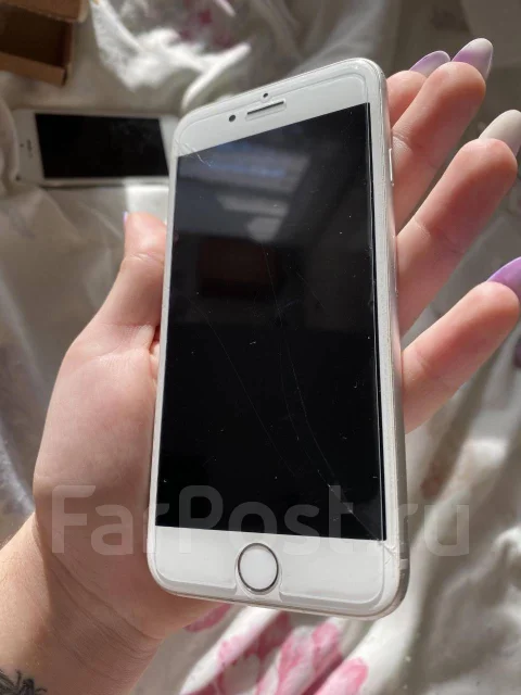 Apple iPhone 8. �/�, �����, 4G LTE, NFC ����