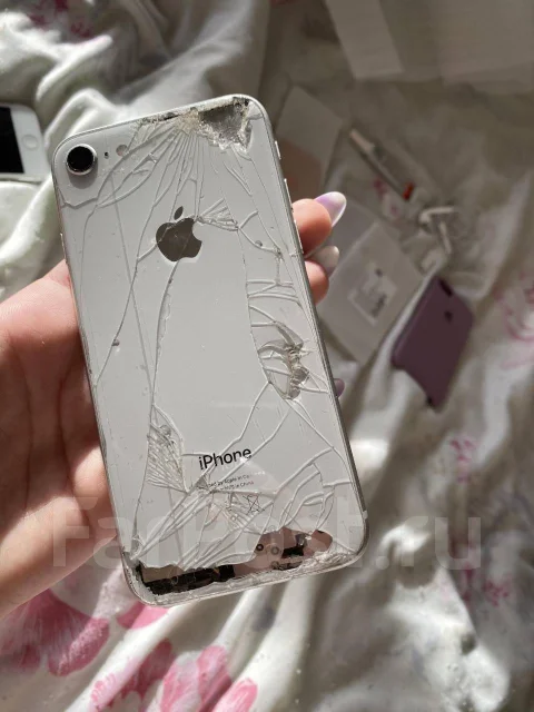 Apple iPhone 8. �/�, �����, 4G LTE, NFC ����