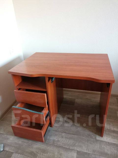 Продаю письменный стол - Мебель во Владивостоке