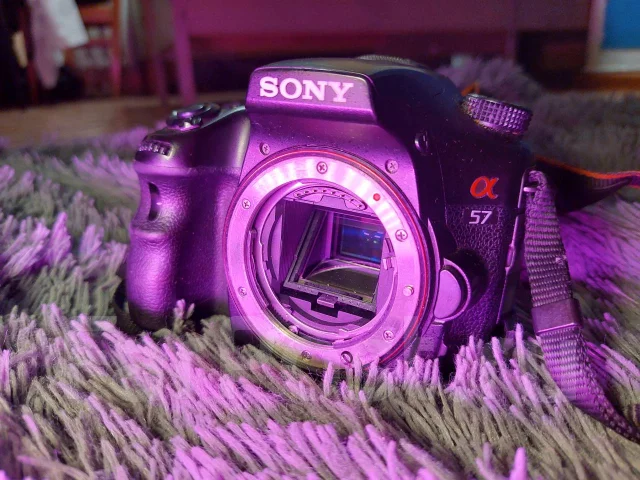 Sony Alpha SLT-A57 ����