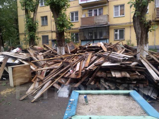 На дрова принимаем : старую мебель, остатки конструкций из дерева во ...