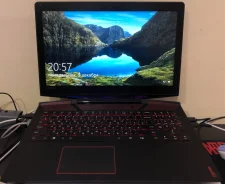 Lenovo Legion Y720-15IKB. 15.6", 2,8����, ��� 16 ��, ���� 1 000���, WiFi, Bluetooth, ����������� �� 5��. ����
