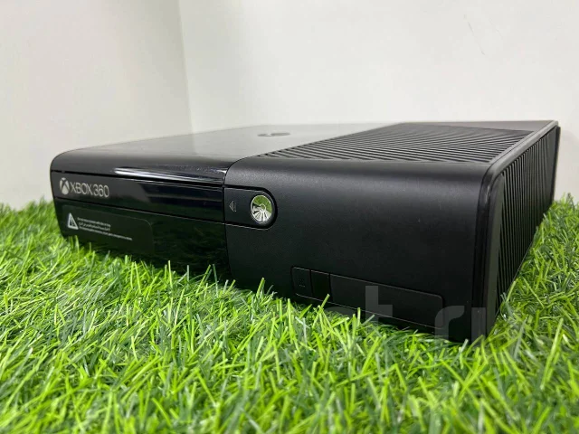 Microsoft Xbox 360 E ����