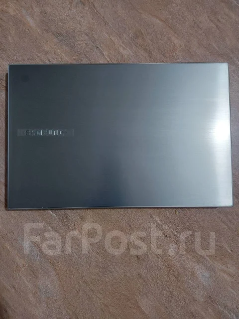 Samsung 300V5A. 2,5����, ��� 6 ��, ���� 500���, WiFi: 1, Bluetooth: 1, ����������� �� 3��. ����