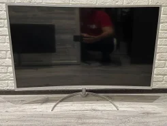 Philips. 40" ����