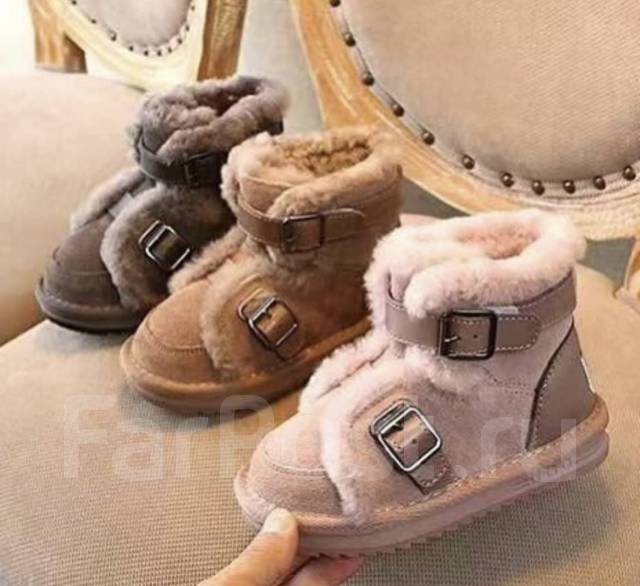    UGG AUSTRALIA   -      