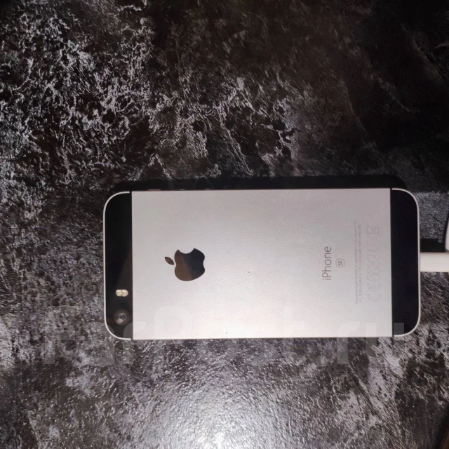 Apple iPhone SE. �/�, 32 ��, �����, 3G, 4G LTE ����
