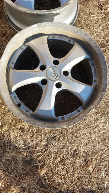 Veloche. x18", 5x114.3 ����