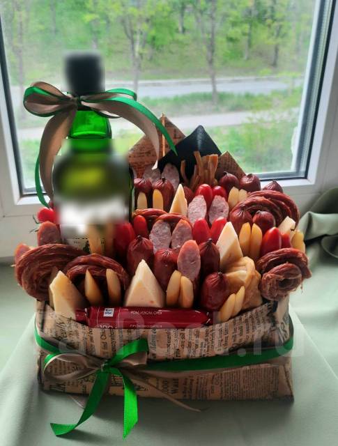 Мужской букет из колбасы и сыра. Подарок мужчине! Съедобный подарок ...