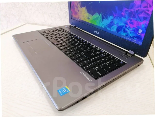 Epson. 15.6", 2,5����, ��� 4 ��, ���� 128���, WiFi: 1, Bluetooth: 1, ����������� �� 4��. ��� ����� �� ������� ����