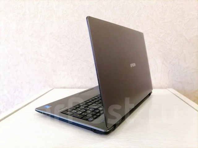 Epson. 15.6", 2,5����, ��� 4 ��, ���� 128���, WiFi: 1, Bluetooth: 1, ����������� �� 4��. ��� ����� �� ������� ����