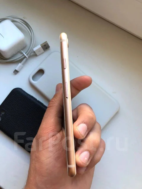 Apple iPhone 8. �/�, �������, 3G, 4G LTE, NFC ����