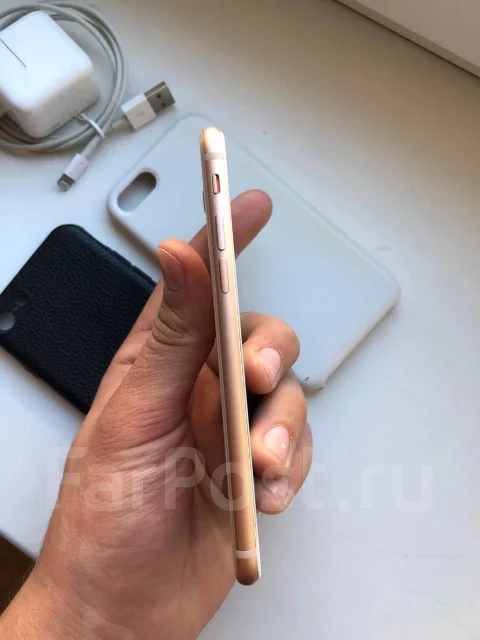 Apple iPhone 8. �/�, �������, 3G, 4G LTE, NFC ����