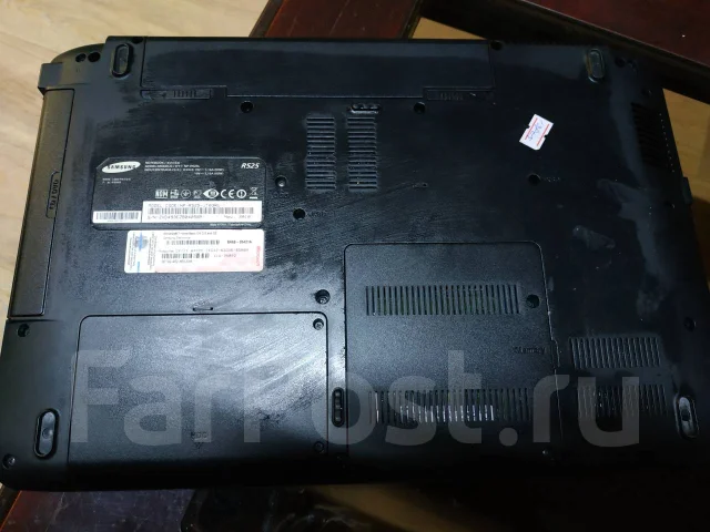 Samsung R525. 15.6", 2,4����, ��� 3072 ��, ���� 500���, WiFi: 1, Bluetooth: 1, ����������� �� 1��. ����