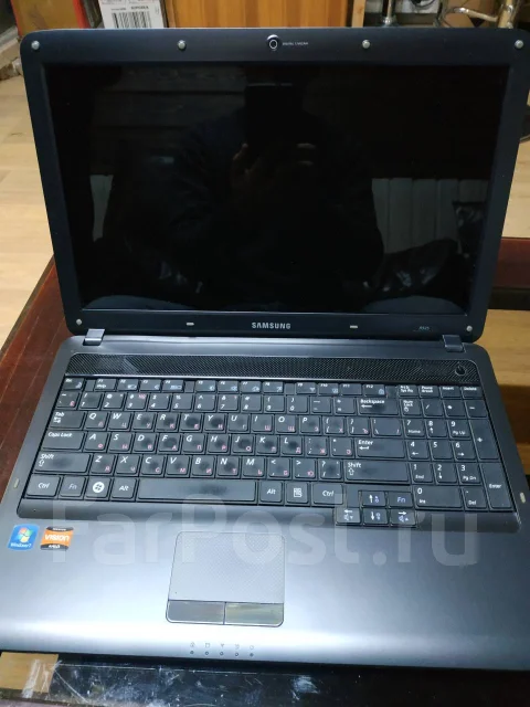 Samsung R525. 15.6", 2,4����, ��� 3072 ��, ���� 500���, WiFi: 1, Bluetooth: 1, ����������� �� 1��. ����