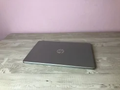 HP 15s-fq2026ur. 15.6", 2,4����, ��� 8 ��, ���� 512���, WiFi: 1, ����������� �� 7��. ����
