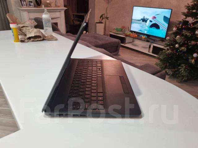 HP 15. 15.6", 2,4����, ��� 8 ��, ���� 256���, WiFi: 1, Bluetooth: 1, ����������� �� 10��. ����