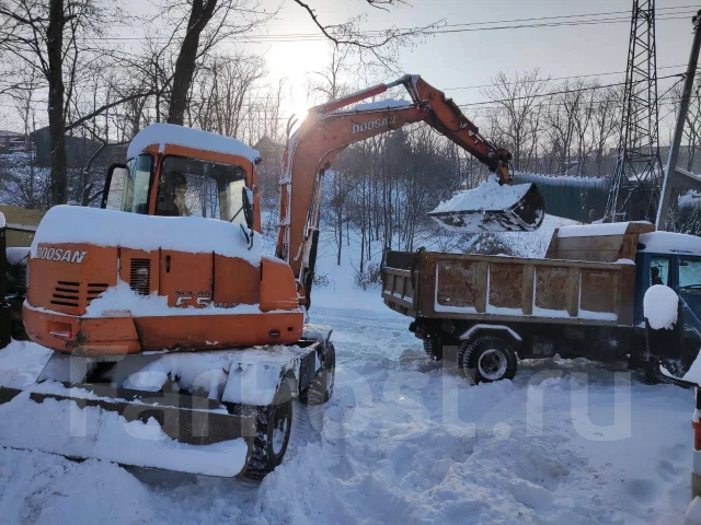 Услуги снегоуборочной техники колёсного экскаватора 5 т, самосвала 5 т ...