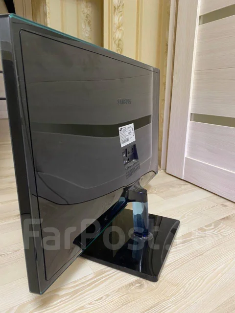 Samsung. 27", ���������� OLED ����