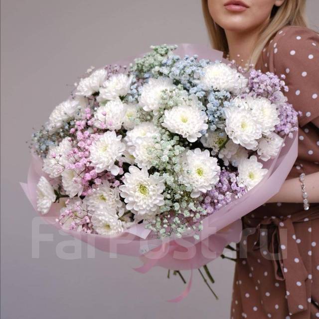 Букет из хризантем и гипсофилы, новый, в наличии. Цена: 4 500₽ во ...