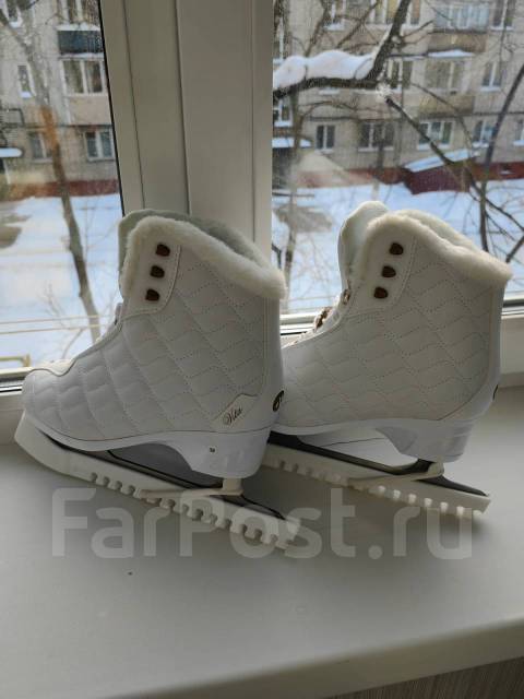 Коньки женские - Коньки в Уссурийске