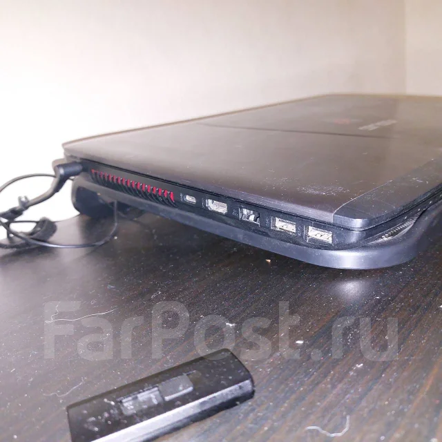 Asus ROG. 15.6", 2,6����, ��� 16 ��, ���� 1 000���, WiFi: 1, Bluetooth: 1, ����������� �� 777��. ����